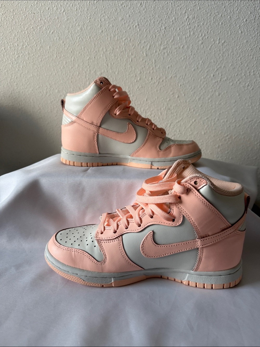 Nike Dunk High ‘Crimson Tint’ Unfading Sneaker - Picture 5 of 6